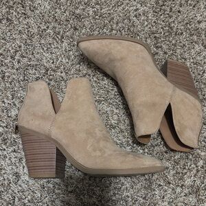 Stylish Tan Ankle Boots